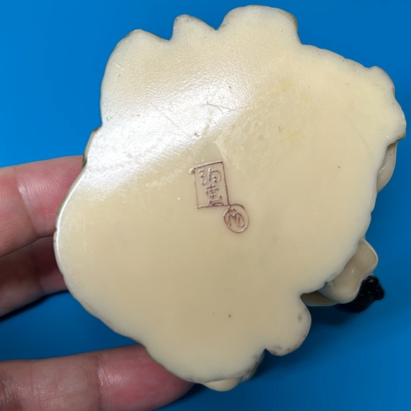 🖤Artisan Signed Vtg Chinese Resin 2.75” Figurine 6 Kids Holding Longevity Peach - Picture 8 of 13